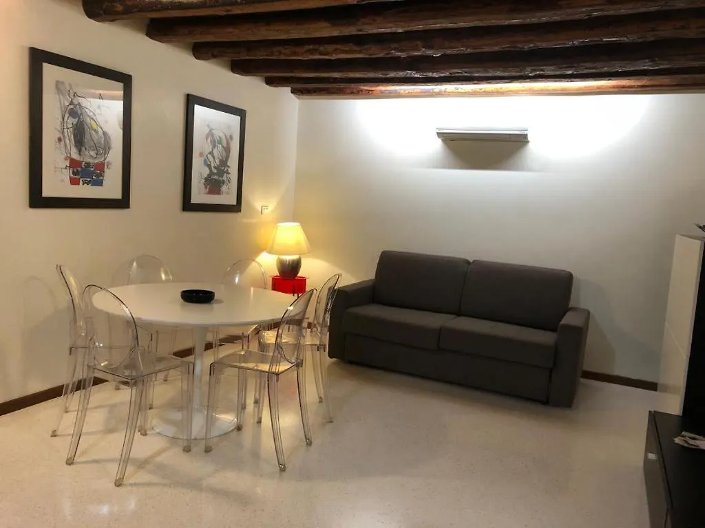 Ca\' Derai Fenice location